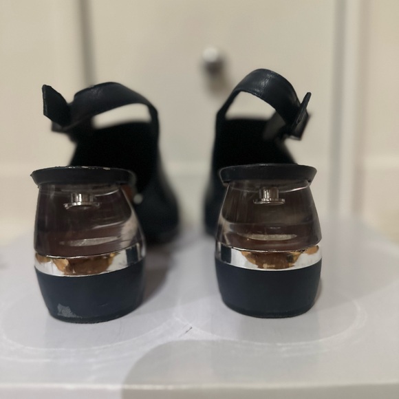 Kenneth Cole Lovelle glass pump shoes in Navy - Picture 5 of 7